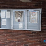 wisząca gablota informacyjna trójdzielna