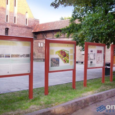 Czytelna i efektowna prezentacja treści? Sięgnij po gabloty ogłoszeniowe zewnętrzne